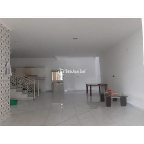 Rumah lingkungan asri view taman di Taman Aries, Jakarta Barat