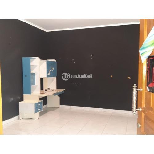 Rumah lingkungan asri view taman di Taman Aries, Jakarta Barat