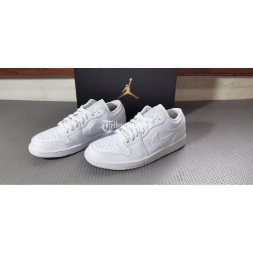 Sepatu Sneakers Air Jordan Low Triple White Size 27 cm