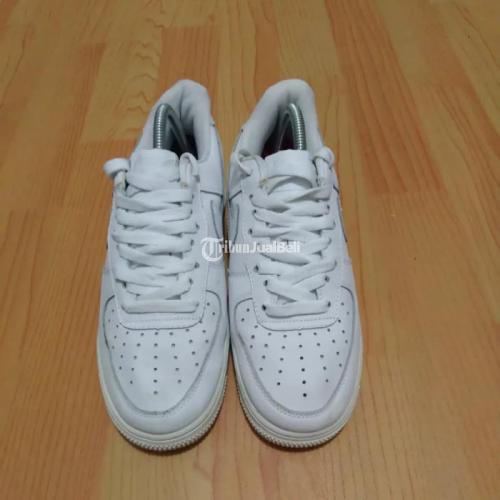 Sepatu Nike Air Force Triple White Bekas Size 40 di Yogyakarta