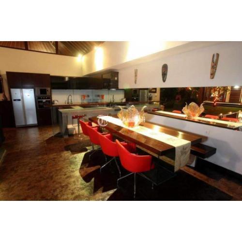 Villa Canggu batu mejan Bali deket pantai