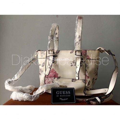 Tas Guess Sctructured Bag White Beauty Flower Design Second di