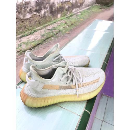 Sepatu Adidas Yeezy 350 Original Ukuran 42 Bekas Bagus Layak Pakai di Jakarta Utara TribunJualBeli