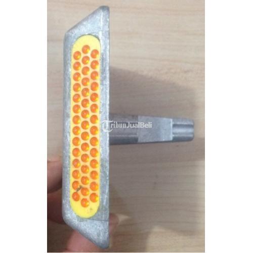 Ukuran ( P X L )10cm Tebal 2cm Tinggi 6cm Spesifikasi : Bahan: Alumunium Reflektor Manik-manik Warna - Jakarta Pusat