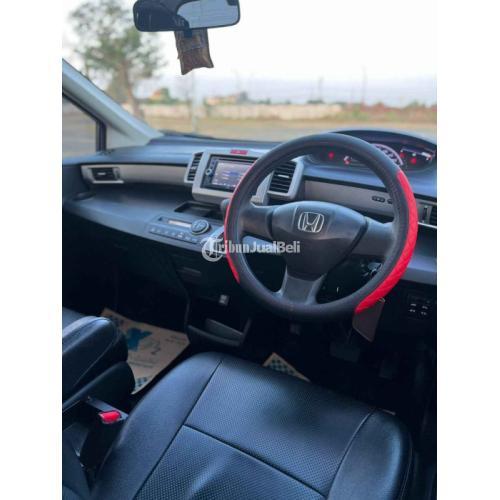 Mobil Honda Freed E PSD 2014 Bekas ajak Panjang Grey Second - Boyolali