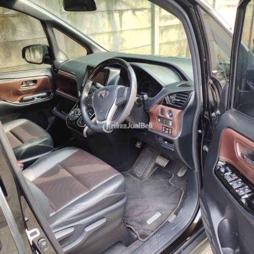 Mobil Toyota Voxy 2018 Hitam Seken Mewah Siap Pakai - Tangerang Kota
