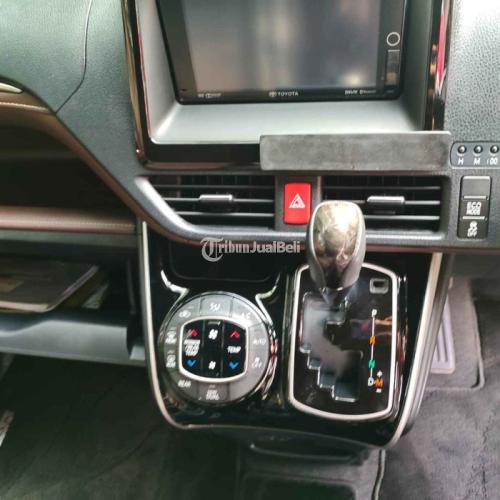 Mobil Toyota Voxy 2018 Hitam Seken Mewah Siap Pakai - Tangerang Kota