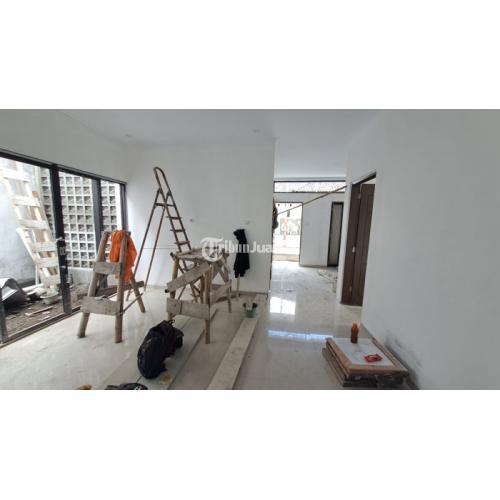 RUMAH SIAP HUNI POSISI HOOK 2 LANTAI DEKAT JALAN PURWOMARTANI