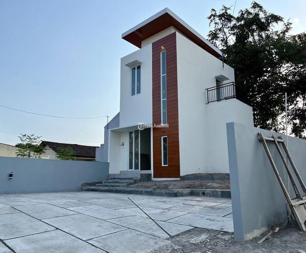 RUMAH 2 LANTAI DEKAT RING ROAD UTARA DI MAGUWOHARJO