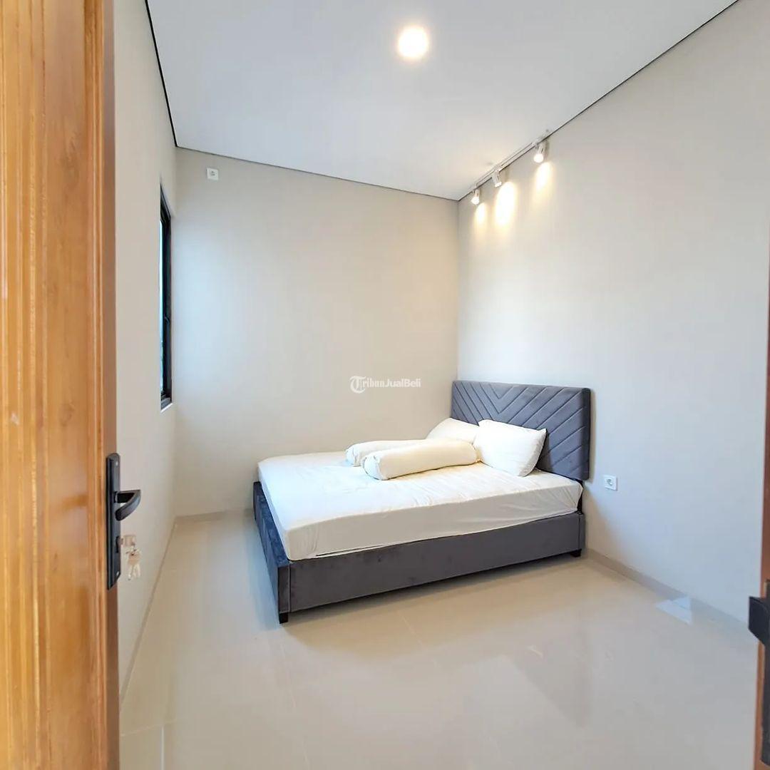 RUMAH BARU FULL FURNISH 2 LANTAI DESAIN KONTEMPORER CARPORT LUAS