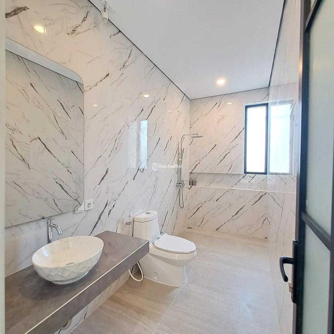 RUMAH BARU FULL FURNISH 2 LANTAI DESAIN KONTEMPORER CARPORT LUAS