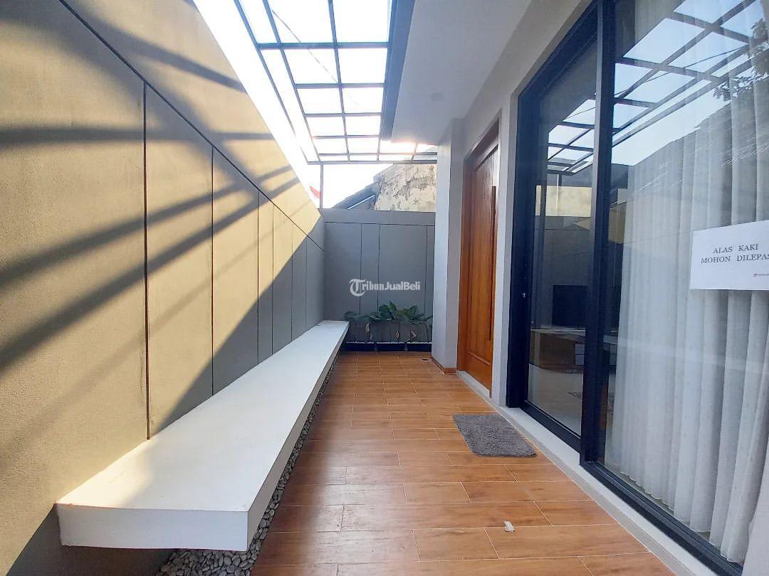 RUMAH BARU FULL FURNISH 2 LANTAI DESAIN KONTEMPORER CARPORT LUAS