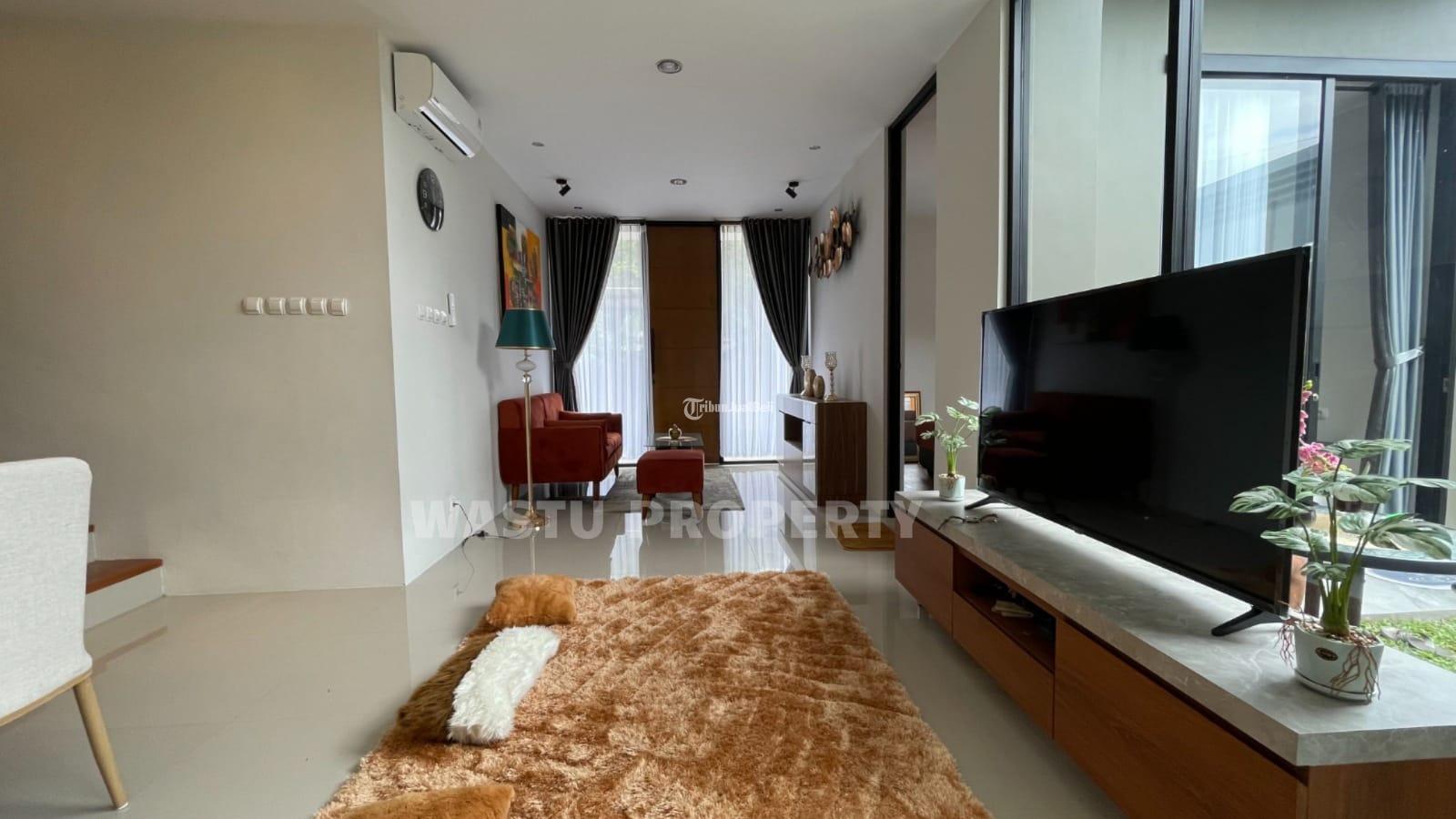 RUMAH BARU 2 LANTAI FULL FURNISH POSISI HOOK DI KALASAN