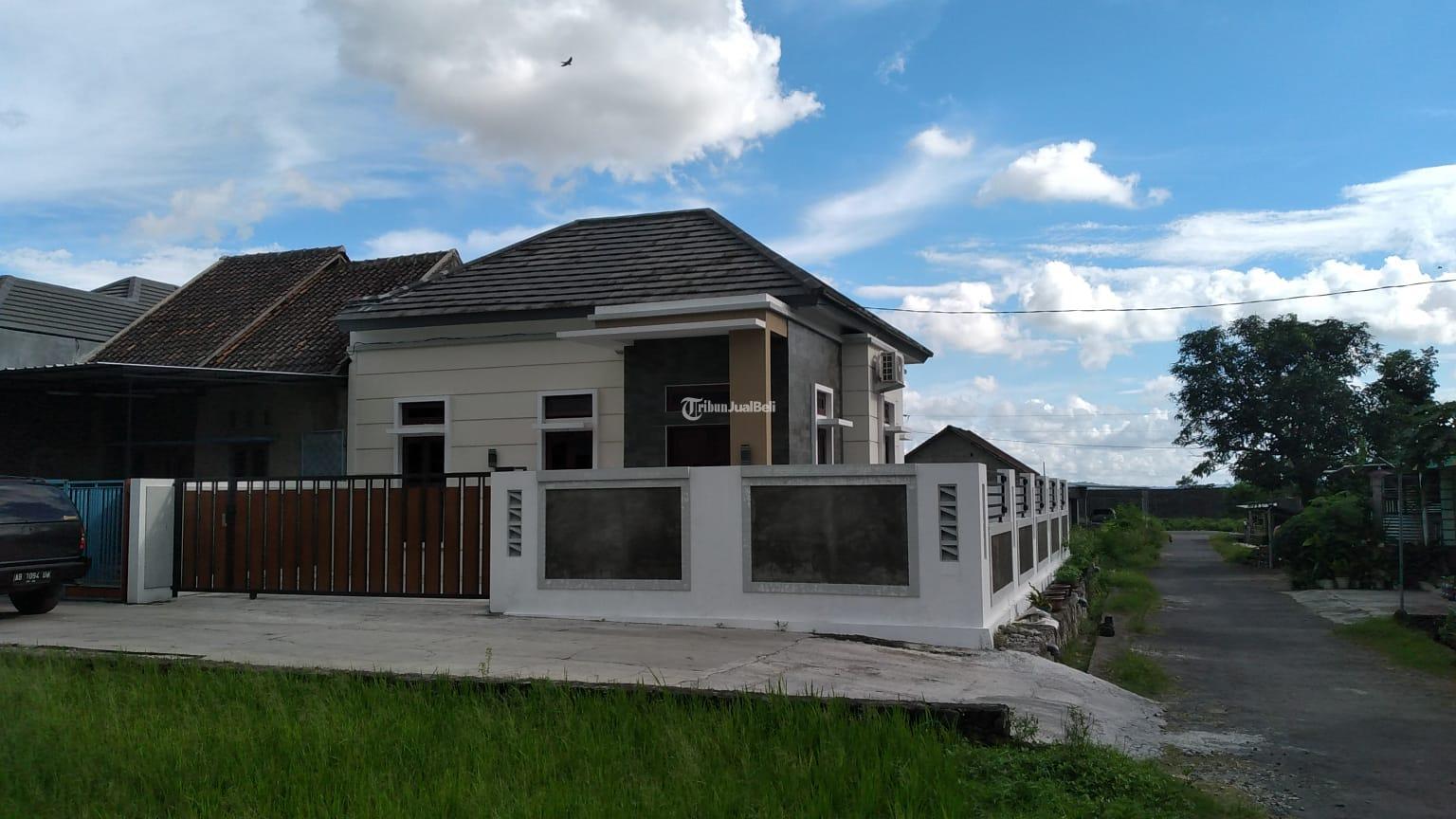 RUMAH BARU SIAP HUNI POSISI HOOK VIEW SAWAH DAN MERAPI DI PRAMBANAN