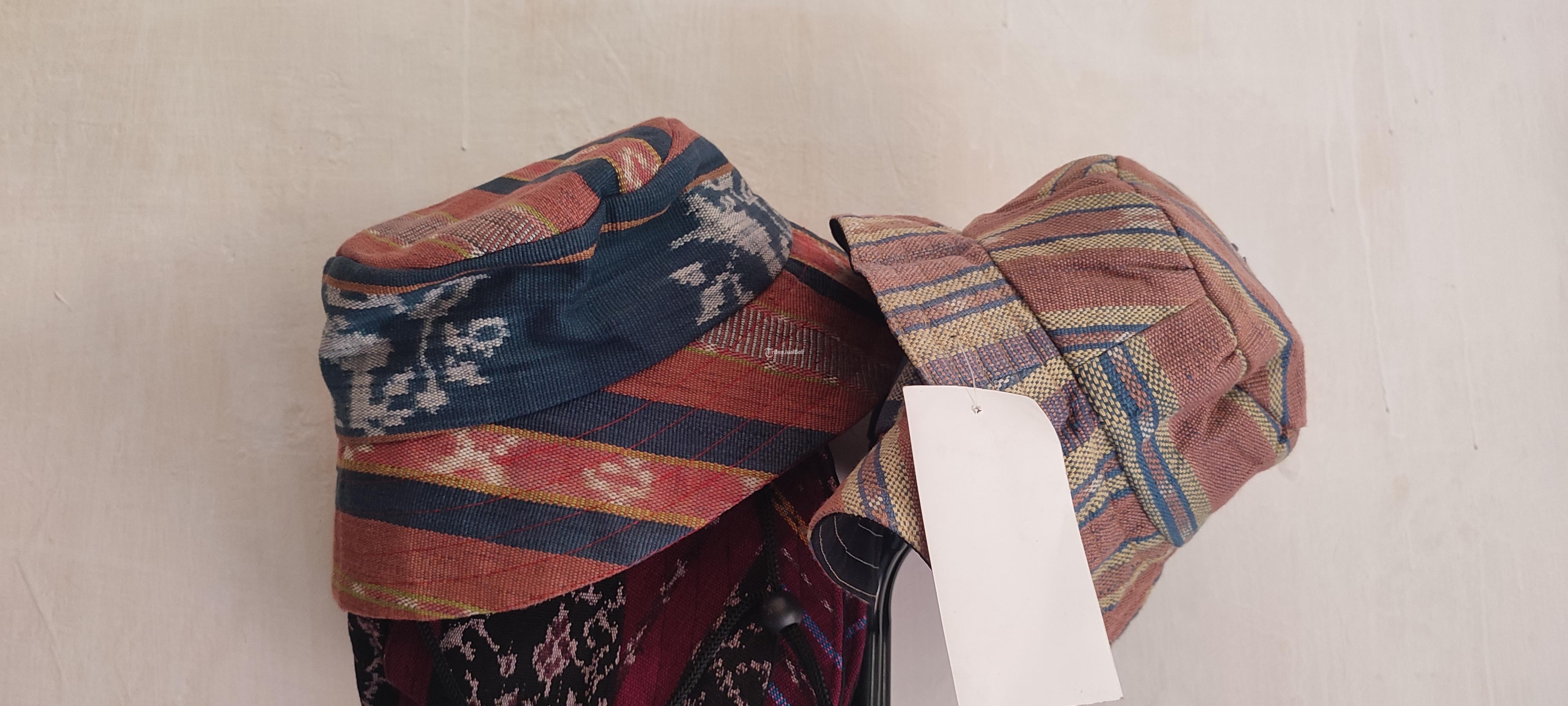 Topi Tenun Pewarna Alam Sikka