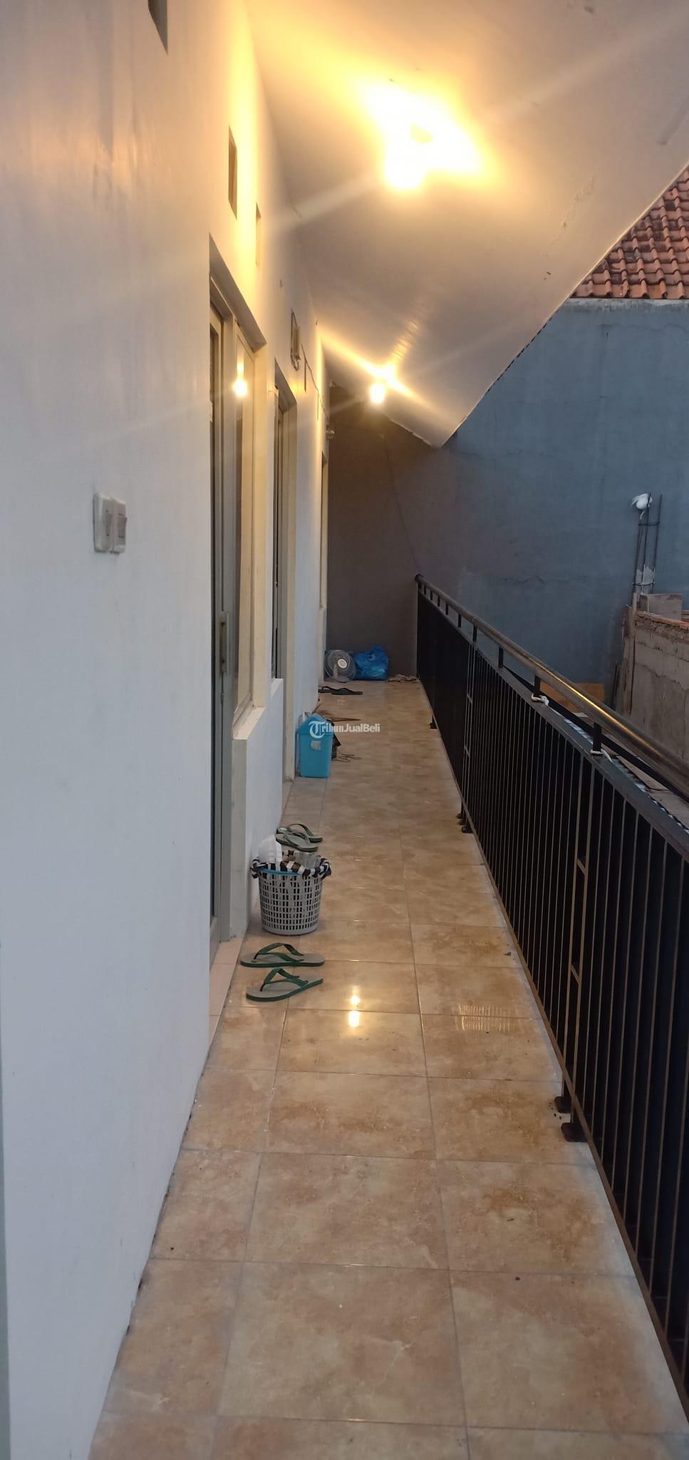 Kos Murah dekat Kampus UNS Solo 2 Lantai Jalan Lebar