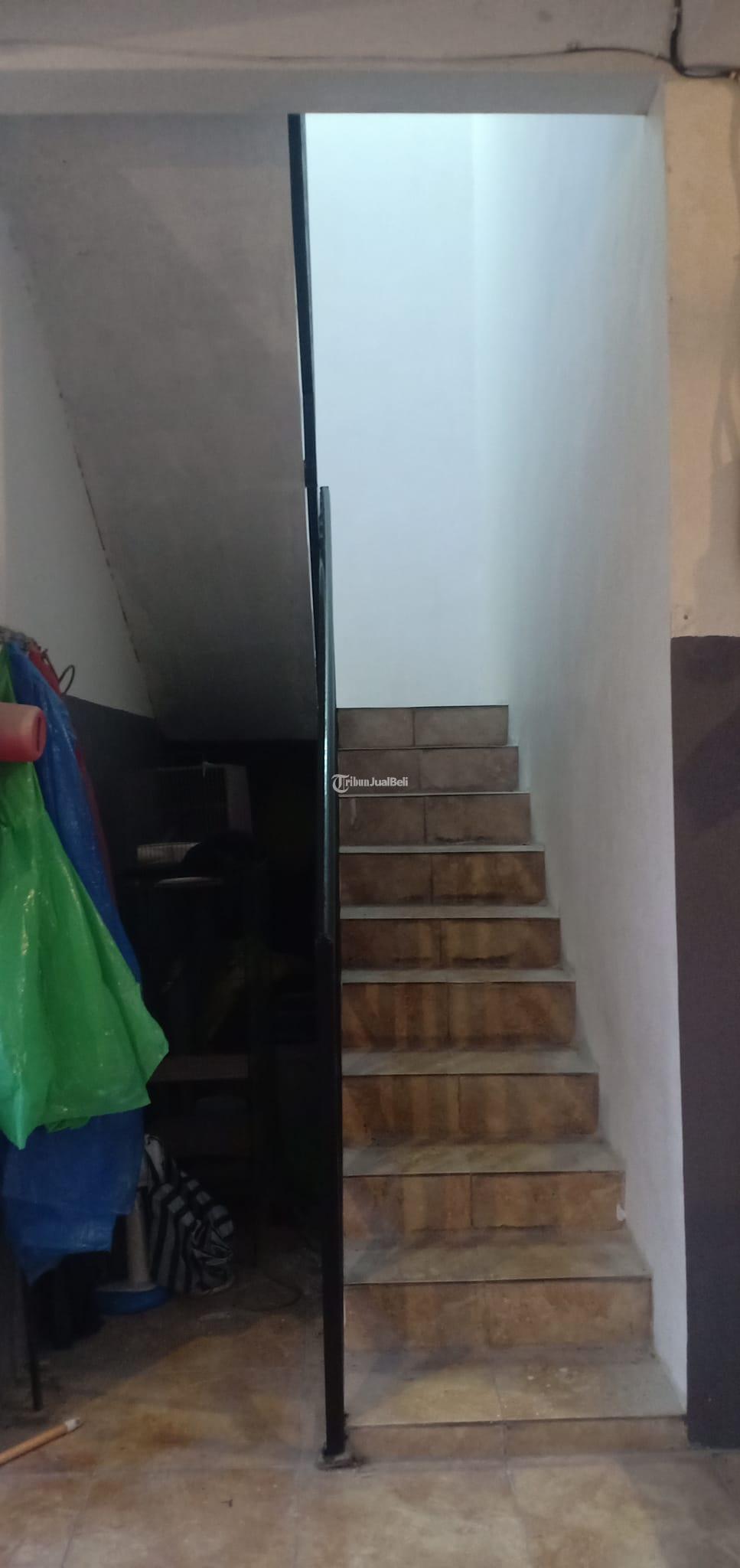 Kos Murah dekat Kampus UNS Solo 2 Lantai Jalan Lebar