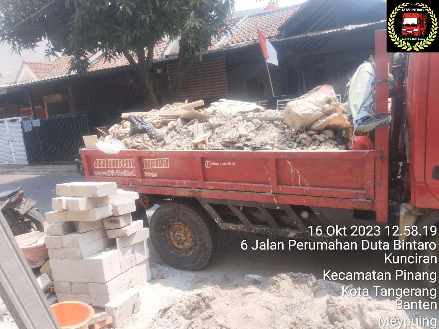 Jasa buang puing dan sampah