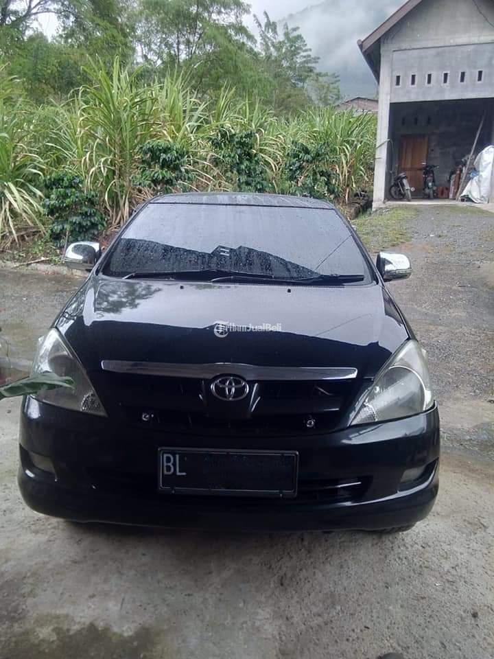 Toyota Innova tahun 2006 warna hitam