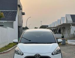 Toyota Sienta V 2017 AT Warna Putih Metalik