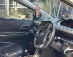 Toyota Sienta V 2017 AT Warna Putih Metalik