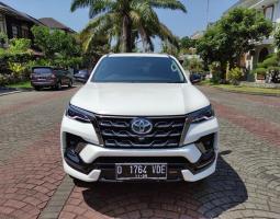 Mobil Toyota Fortuner 24 GR Sport AT Diesel Putih Thn 2021  Bandung Barat