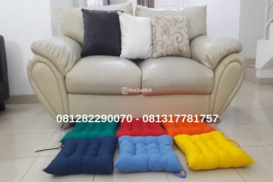 Sewa Bantal Duduk Lesehan Warna Abu Abu Ukuran 40 Cm Untuk Duduk Santai Di Lantai