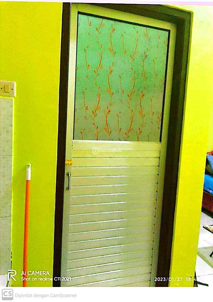 PINTU KAMAR AMNDI DAN WC ANTAR DITEMPAT MAUMERE FLORES NTT