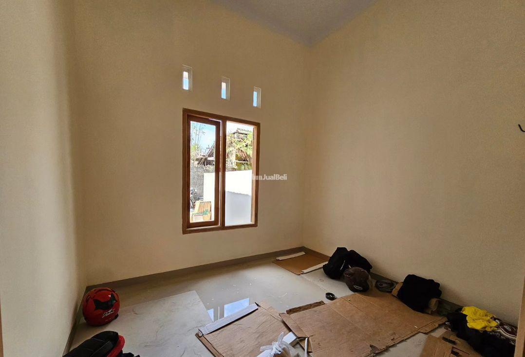 RUMAH PROSES FINISHING DESAIN MODERN DI JL KALIURANG KM 9