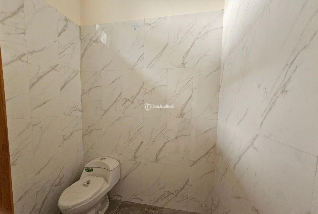 RUMAH PROSES FINISHING DESAIN MODERN DI JL KALIURANG KM 9