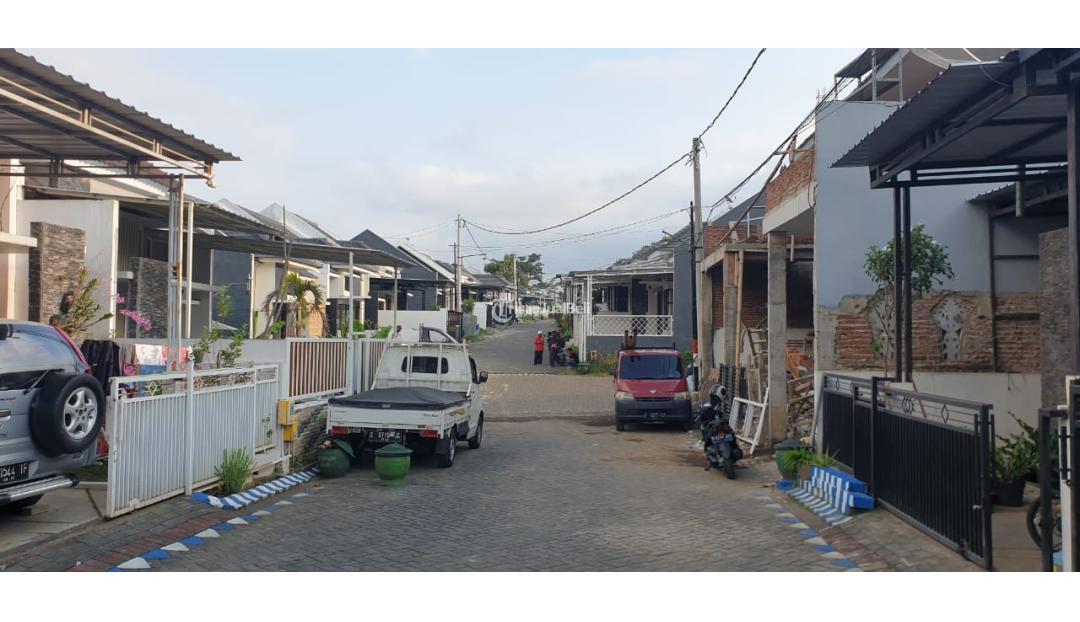 RUMAH STRATEGIS FREE PAGAR DAN KANOPI HOOK DI KOTA MALANG