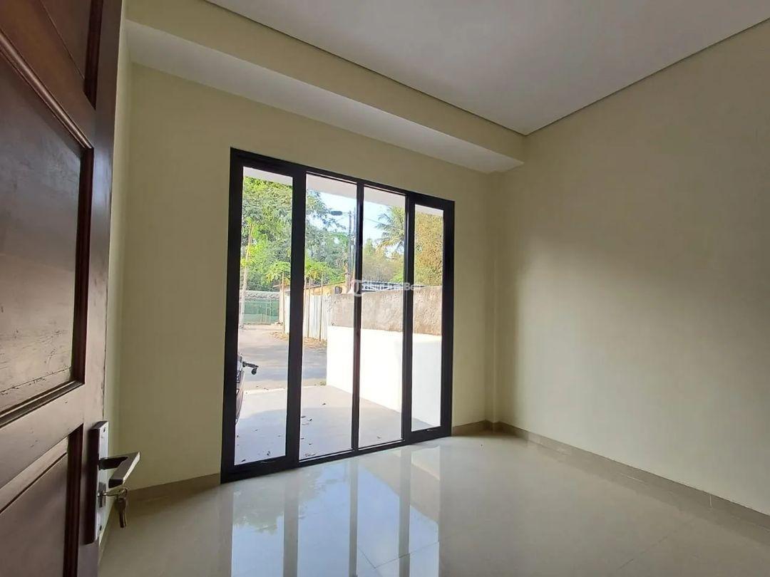 RUMAH CANTIK DI NGAGLIK DEKAT SEKOLAH ALAZHAR CAIRO