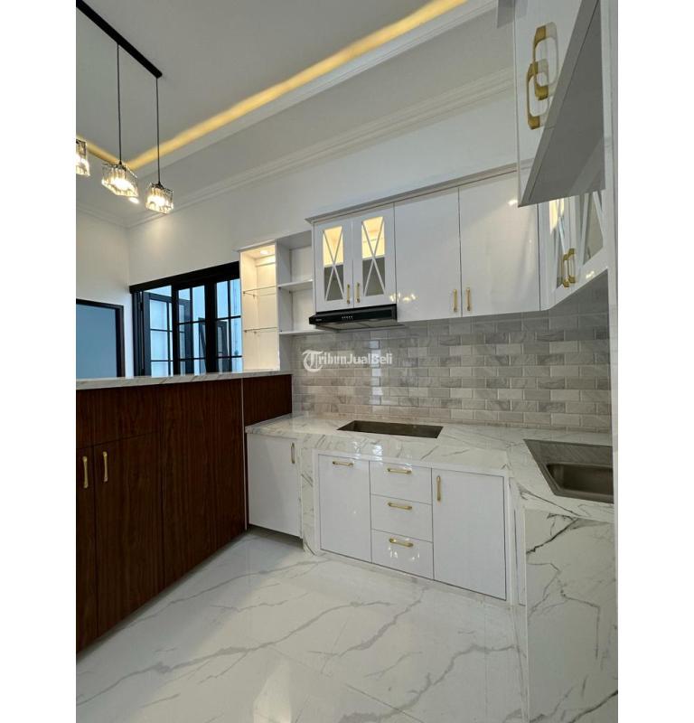 Rumah Cantik Klasik Modern dekat Pasar Cebongan