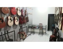 Produsen Gitar dan Berbagai Macam Alat Musik