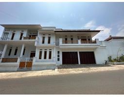Dijual Villa Meeah LT1436 LB563.3 2 Lantai 5KT 5KM - Sukabumi