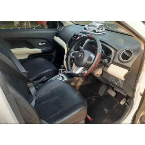 Mobil Toyota Rush TRD Matic kondisi bagus