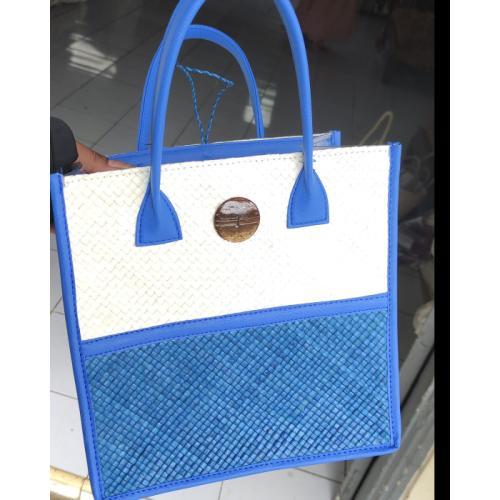 Tas Mika Pandan Warna Putih Biru Kancing Batok Tas Hampers di Jakarta