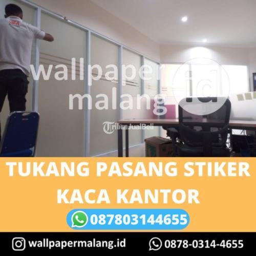 TUKANG PASANG STIKER KACA KANTOR
