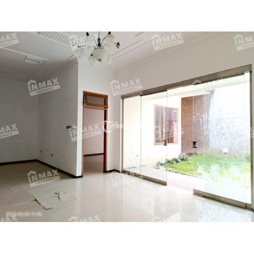 RUMAH NYAMAN DAN LUAS ADA HALAMAN BELAKANG DEKAT SEKOLAH CHARIS TIDAR MALANG