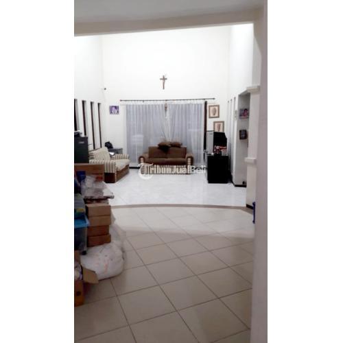 Rumah 2 Kamar Tidur dengan Carport & Halaman Belakang