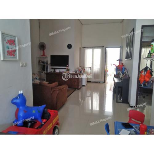 Rumah 3 Kamar Tidur dengan Dapur Basah di Daerah Araya Malang