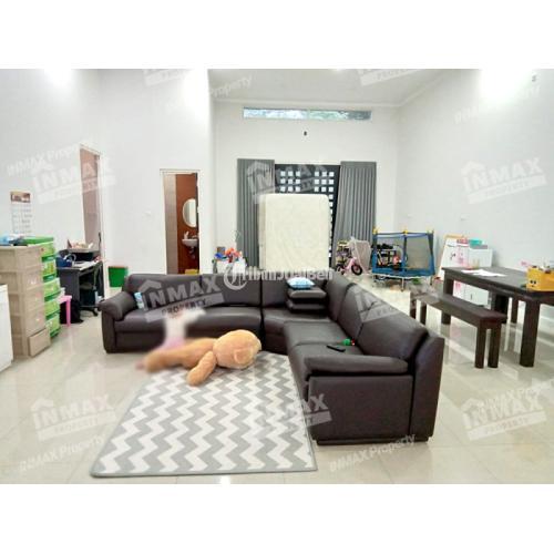 Rumah 2 Kamar Tidur dengan Halaman Belakang di Daerah Araya Malang