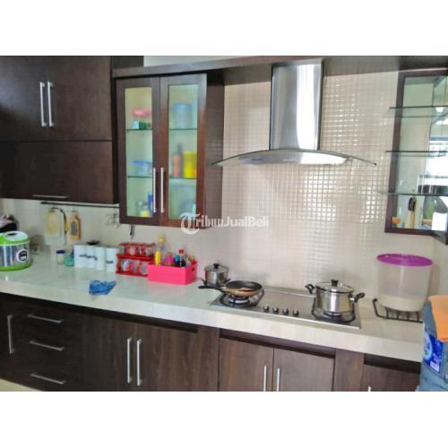 Rumah 2 Lantai 4 Kamar Tidur dengan Kolam Renang di Daerah Araya Malang