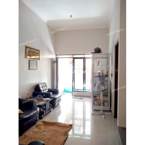 Rumah Full Furnished 2 Lantai dengan 3 Kamar Tidur di Daerah Bunga-Bunga Malang