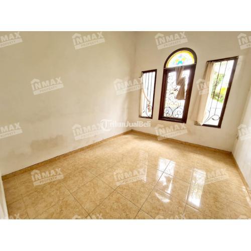 Rumah Klasik 3 Kamar Tidur dengan Carport di Daerah Dieng Malang