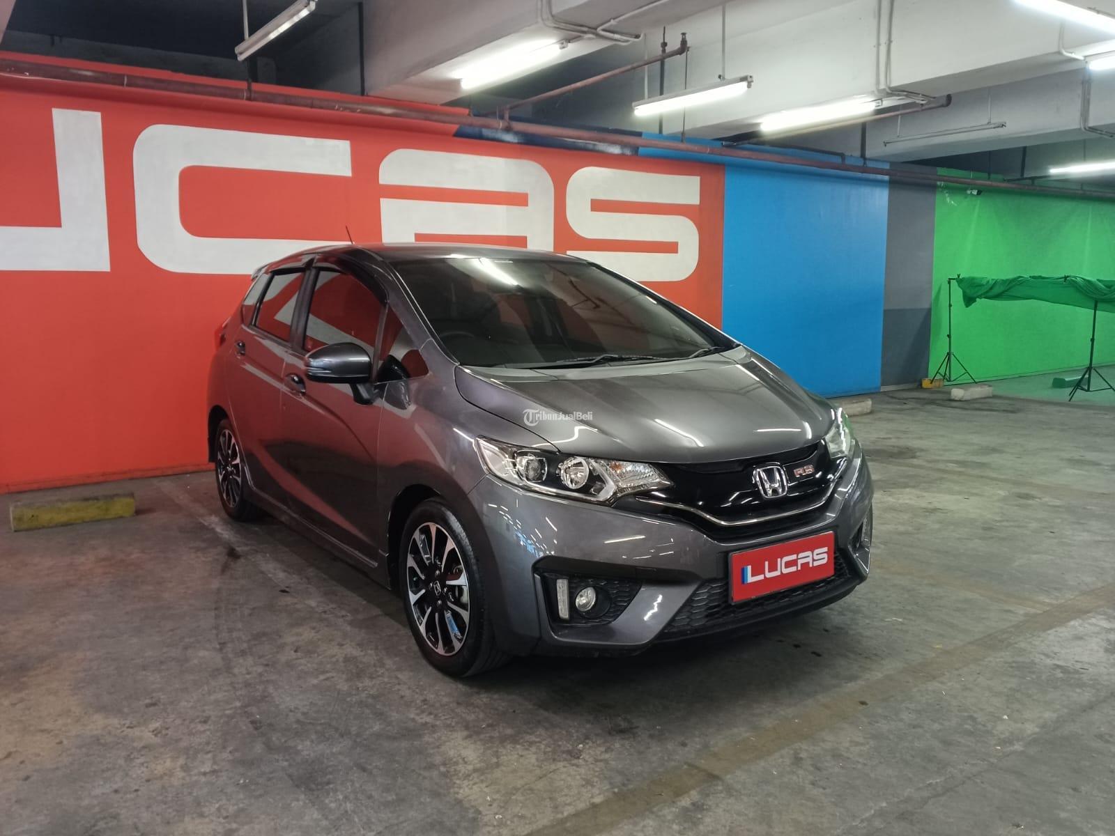 Mobil Bekas Honda Jazz GK5 15 RS CKD CVT Tahun 2017 Warna Grey Plat Ganjil - Jakarta Timur