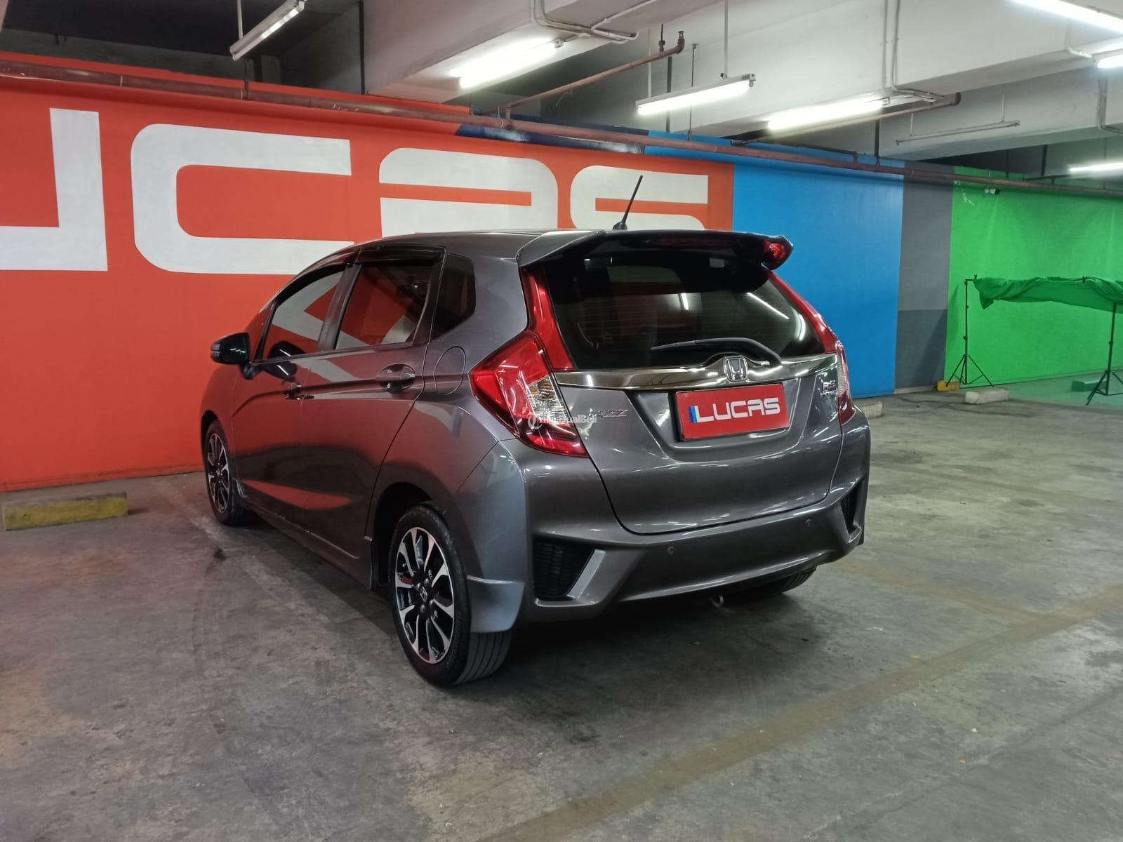 Mobil Bekas Honda Jazz GK5 15 RS CKD CVT Tahun 2017 Warna Grey Plat Ganjil - Jakarta Timur