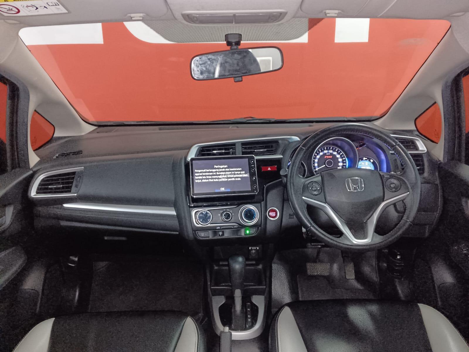 Mobil Bekas Honda Jazz GK5 15 RS CKD CVT Tahun 2017 Warna Grey Plat Ganjil - Jakarta Timur