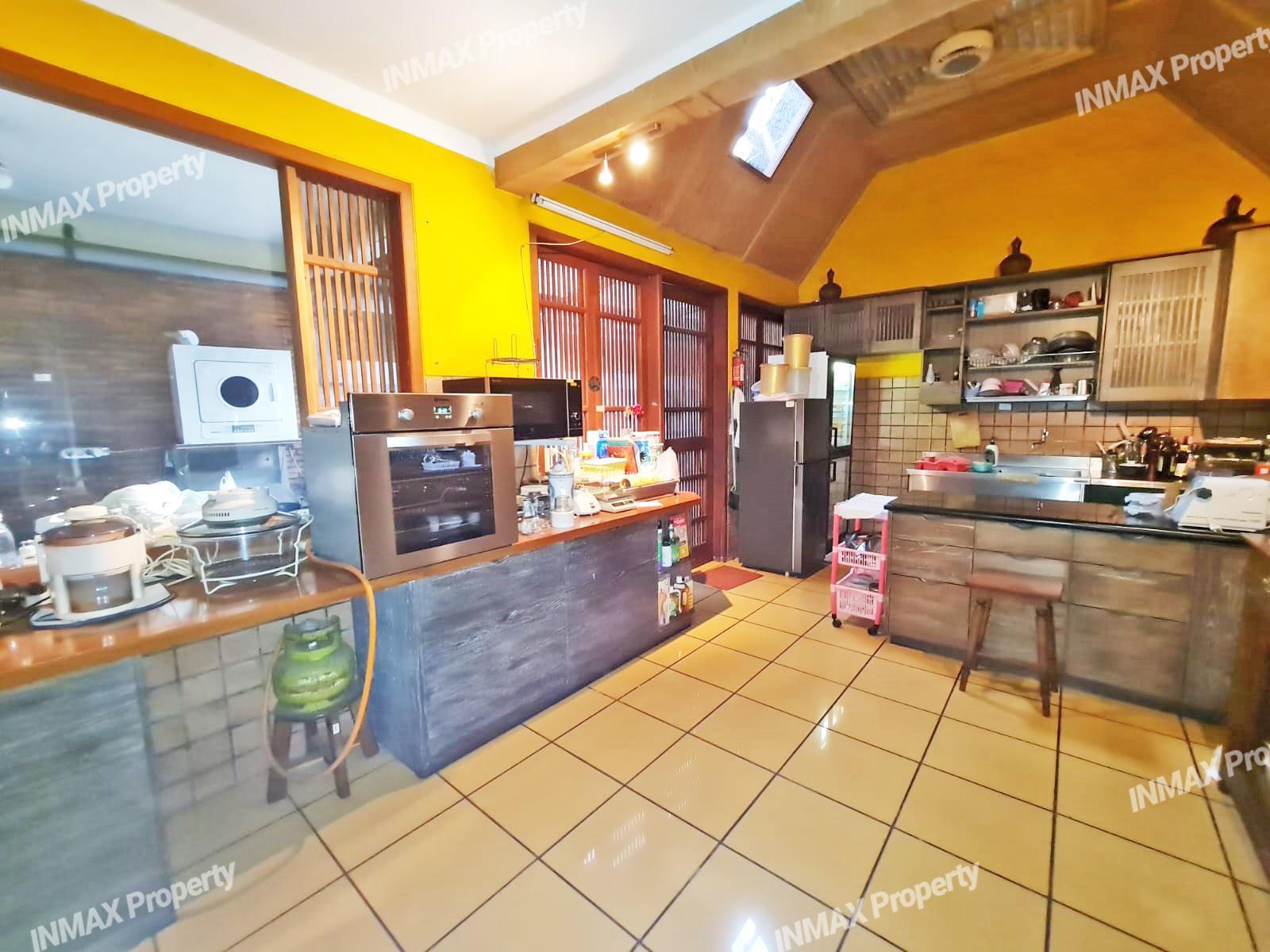 FASILITAS LENGKAP Rumah 2 Lantai dengan 4 Kamar Tidur di Daerah Dieng Malang