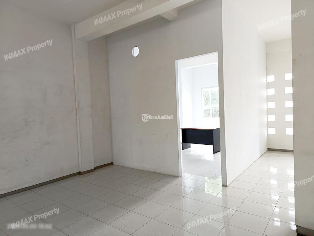 Ruko Strategis 3 Lantai dengan Parkiran Luas di Daerah Blimbing Malang